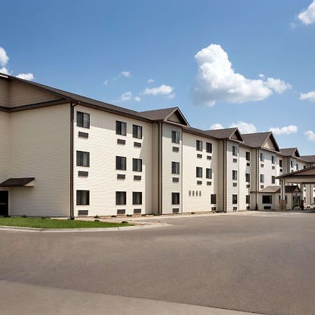 Baymont By Wyndham Wellington Hotel Bagian luar foto