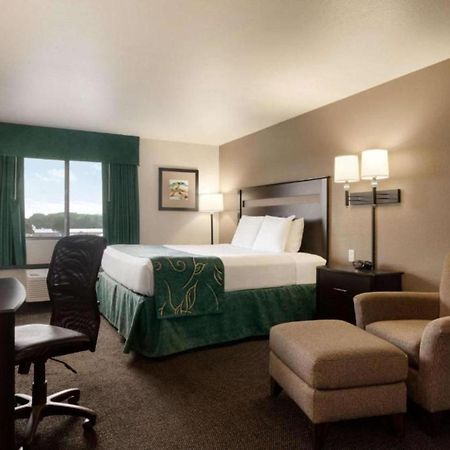Baymont By Wyndham Wellington Hotel Bagian luar foto