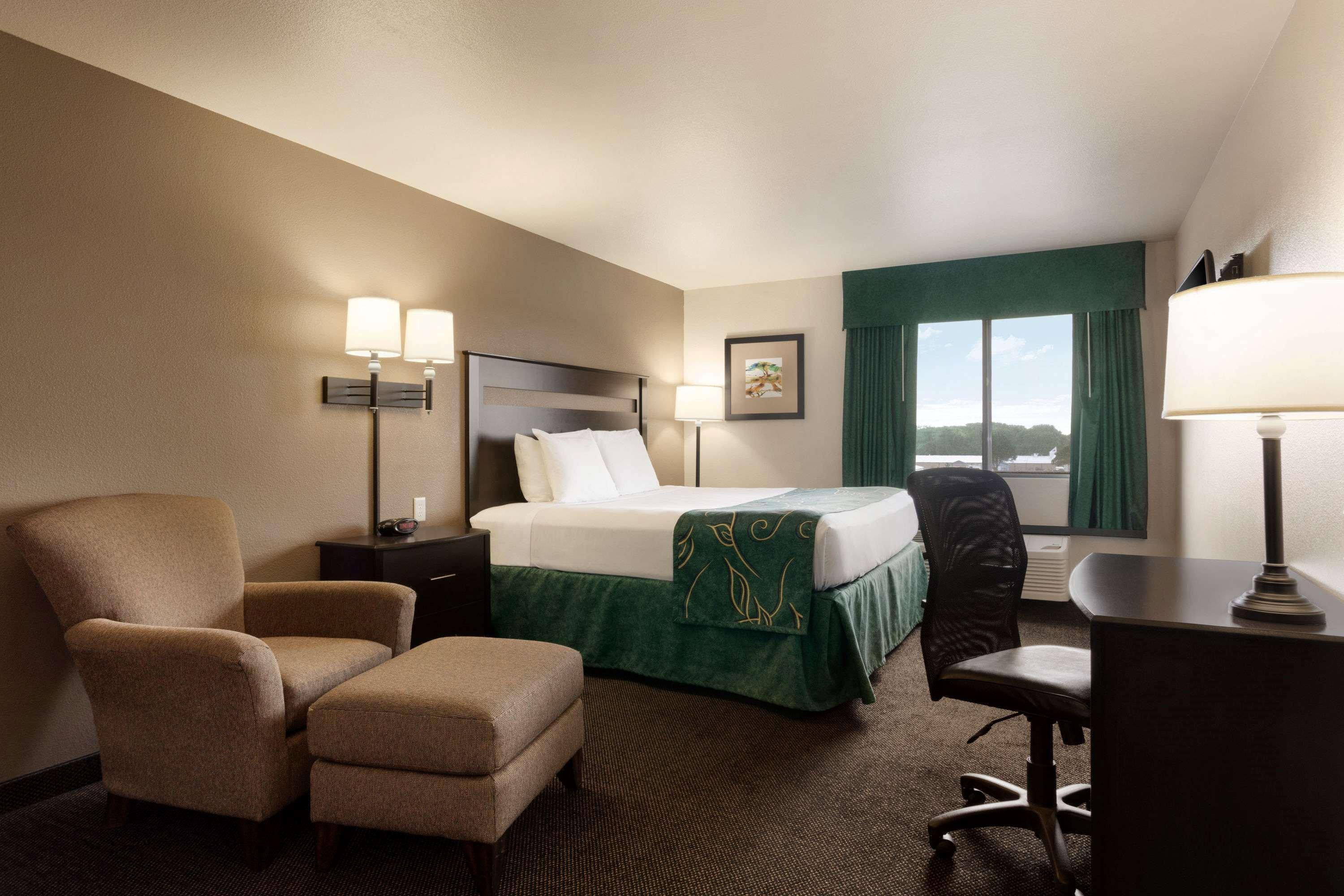 Baymont By Wyndham Wellington Hotel Bagian luar foto