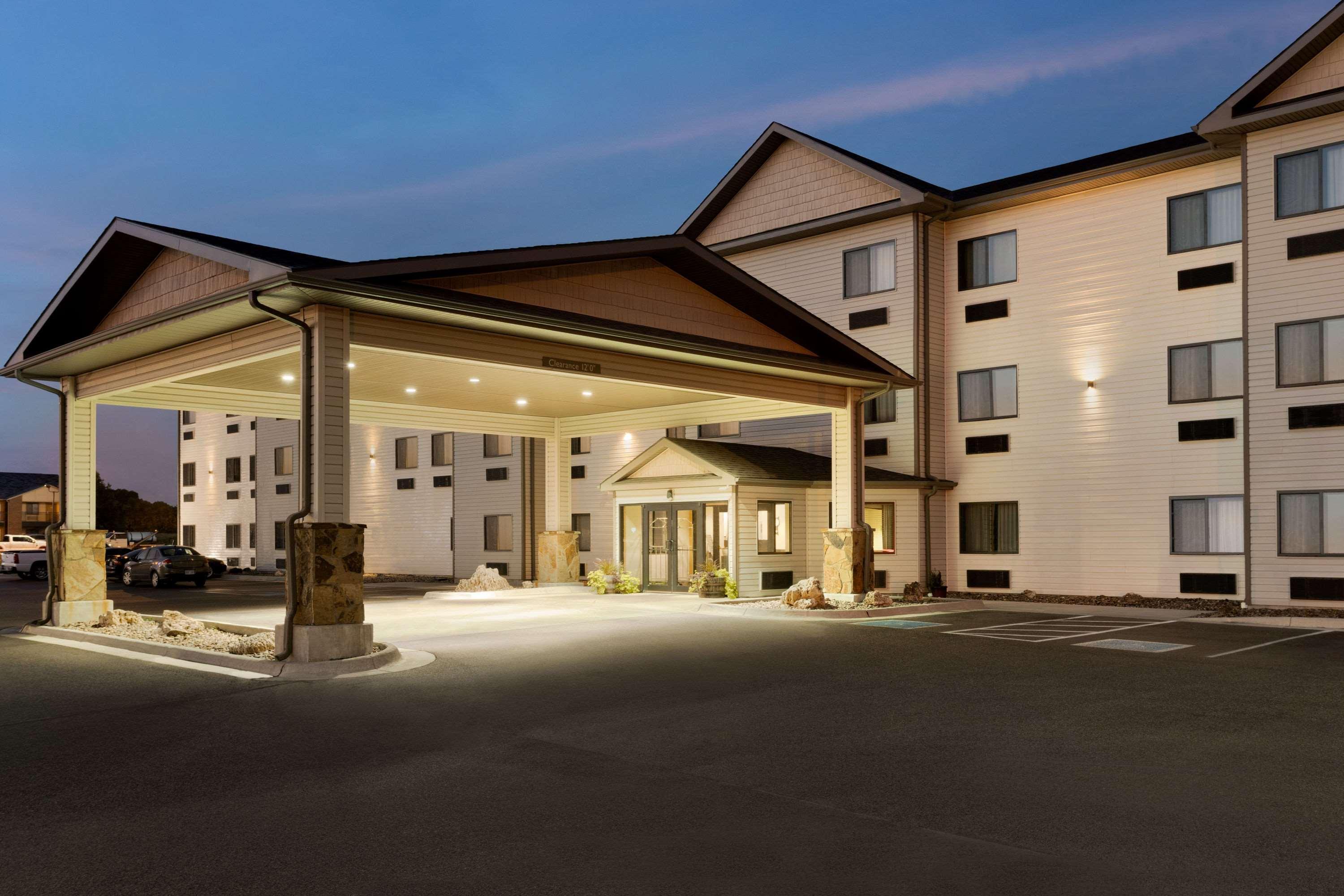 Baymont By Wyndham Wellington Hotel Bagian luar foto