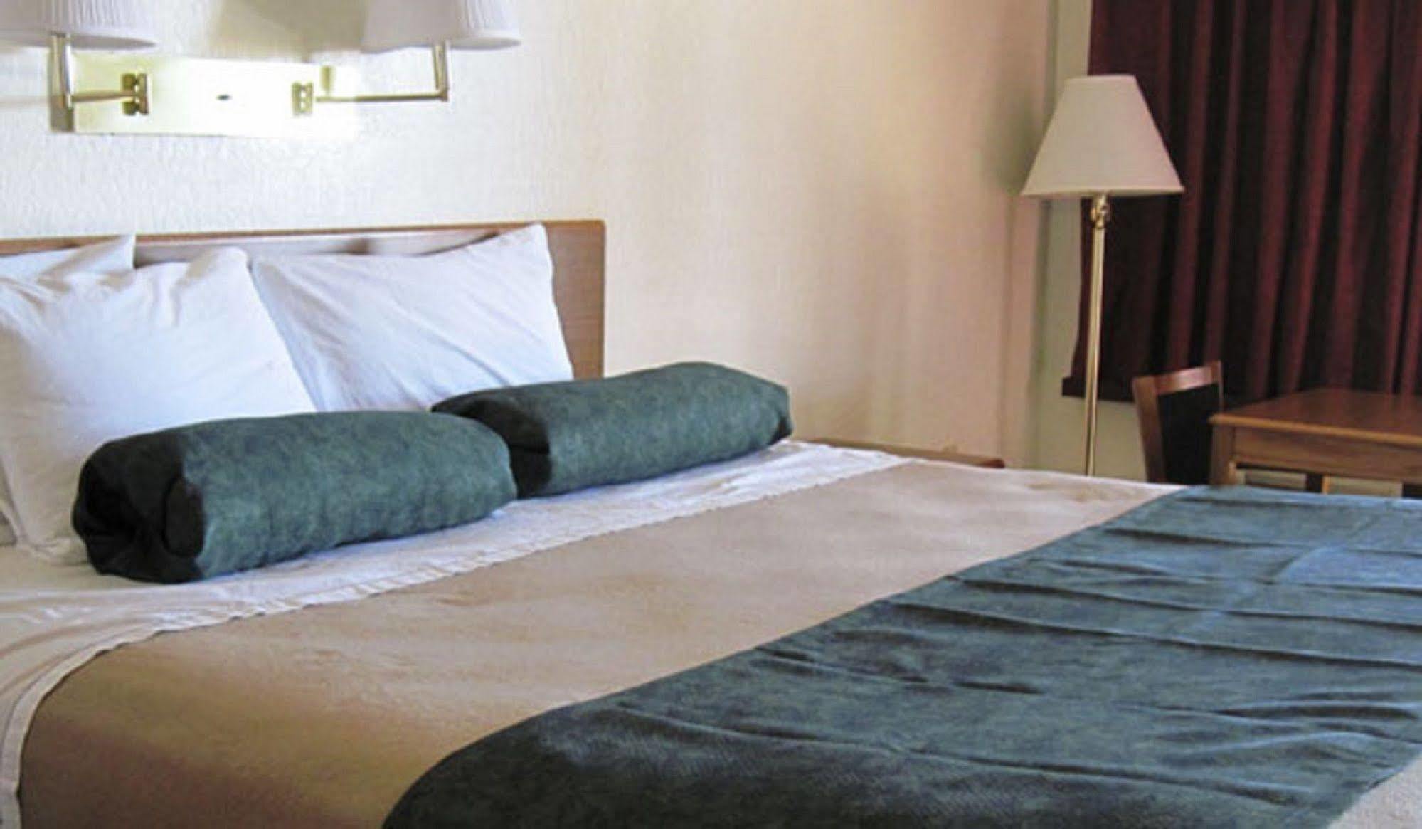 Baymont By Wyndham Wellington Hotel Bagian luar foto